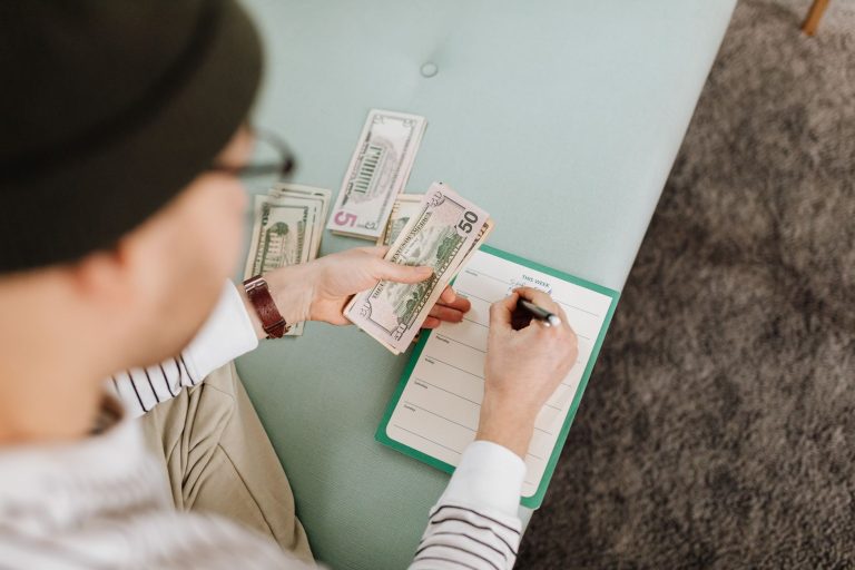 how to manage monthly expenses and build better financial habits